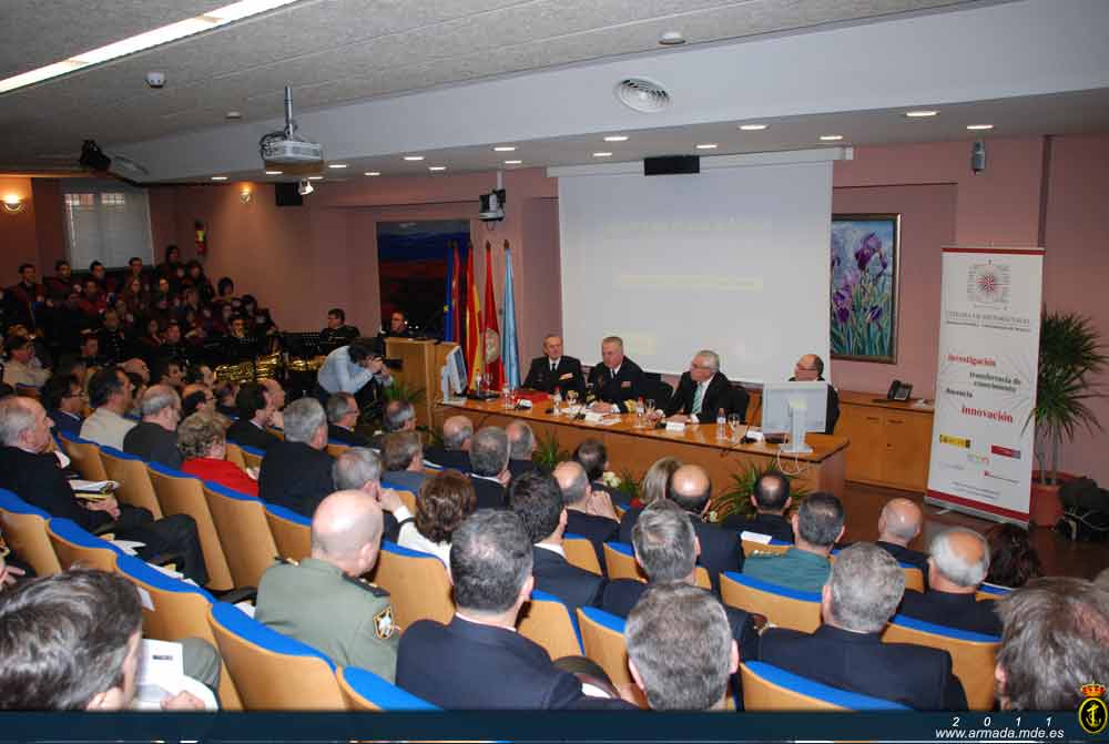 Presentación de la Cátedra ante un numeroso público que llenó por completo el hemiciclo de la Facultad de Letras de Murcia
